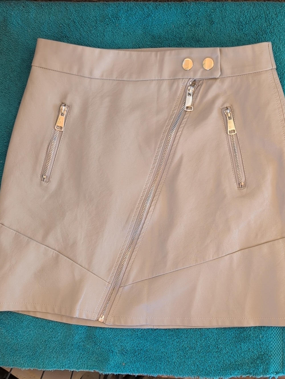 Kendall & Kylie Taupe Faux Leather Mini Skirt with Asymmetric Zip Sz M